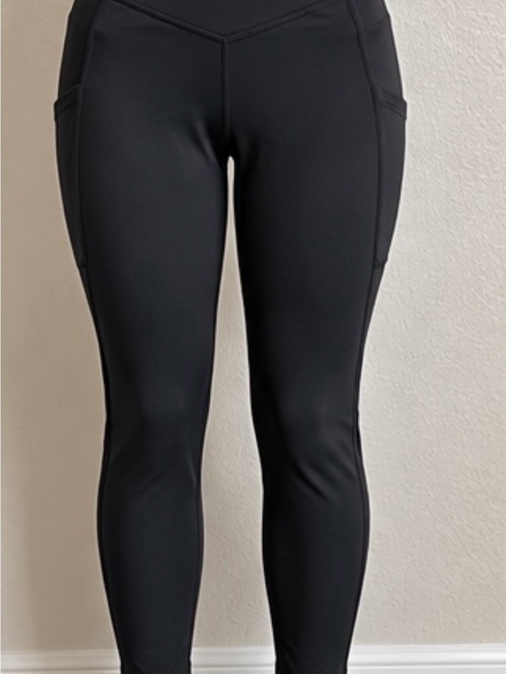 Women's halara  Black High-Waist Active Leggings with Side Pockets scrunched but